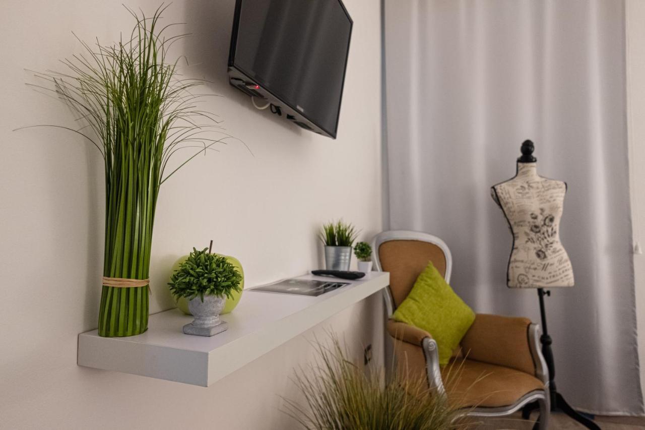 Il Giardino Di Sybar Apartment Лече Екстериор снимка